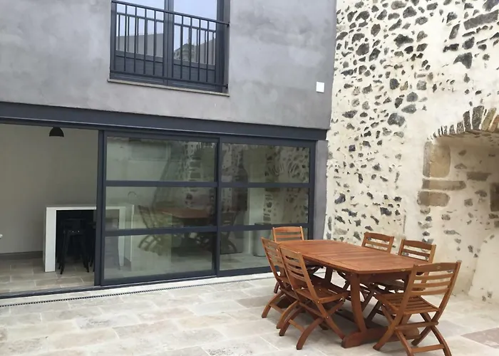 Semesterbostad Maison De Bourg Avec Cour Privee Tallende